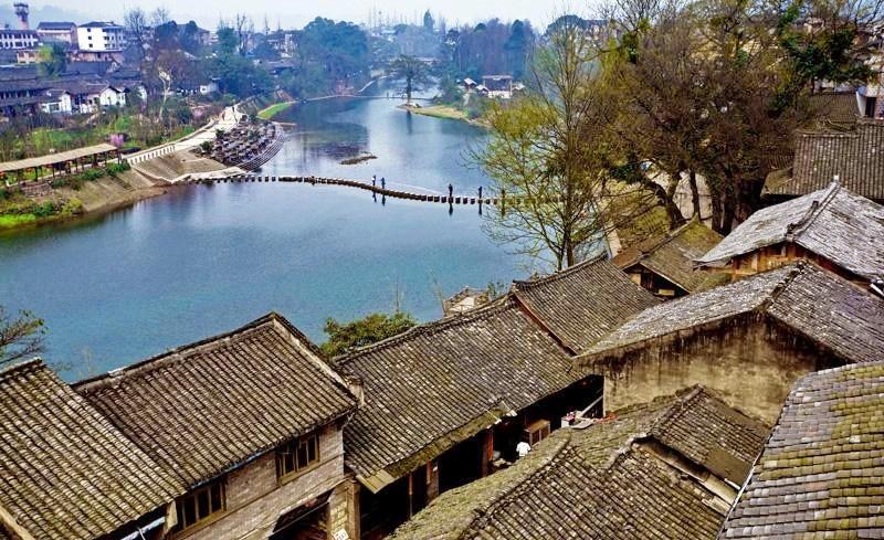 女人为什么喜欢穿高跟鞋？你身边的女姓朋友都穿高跟鞋吗？如题 谢谢了